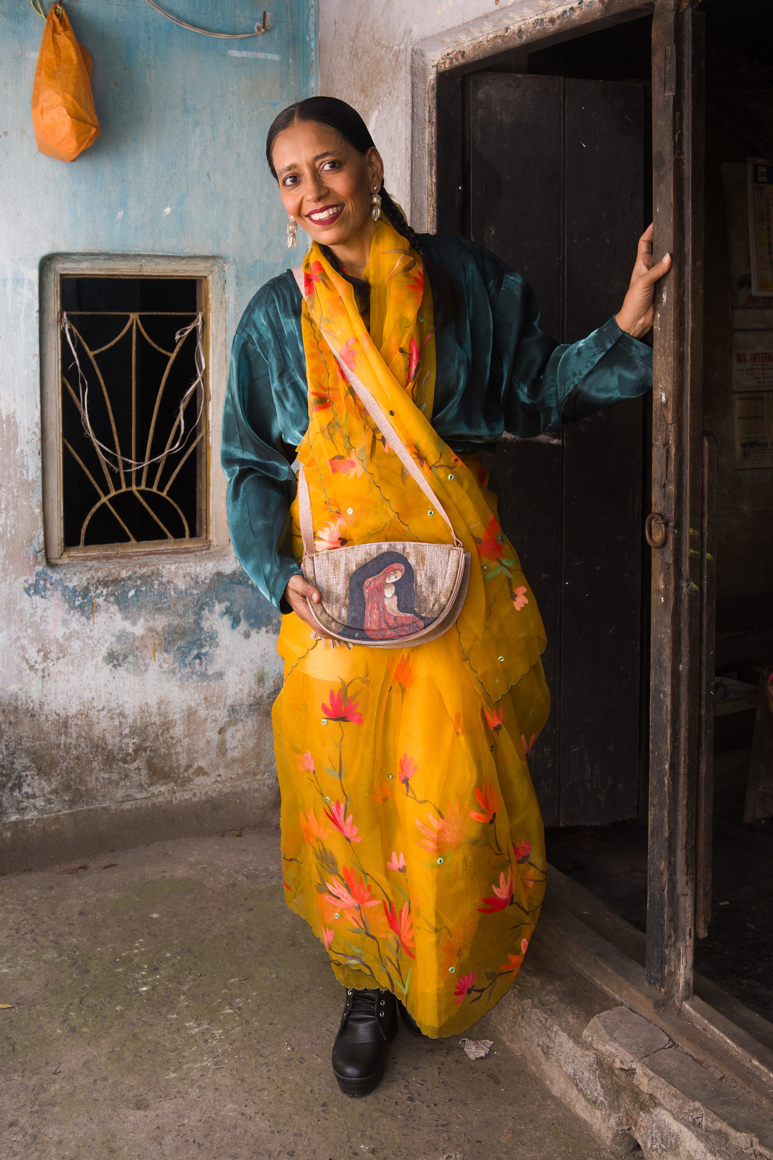 रसा Janani Half Moon Bag (HAND-PAINTED)