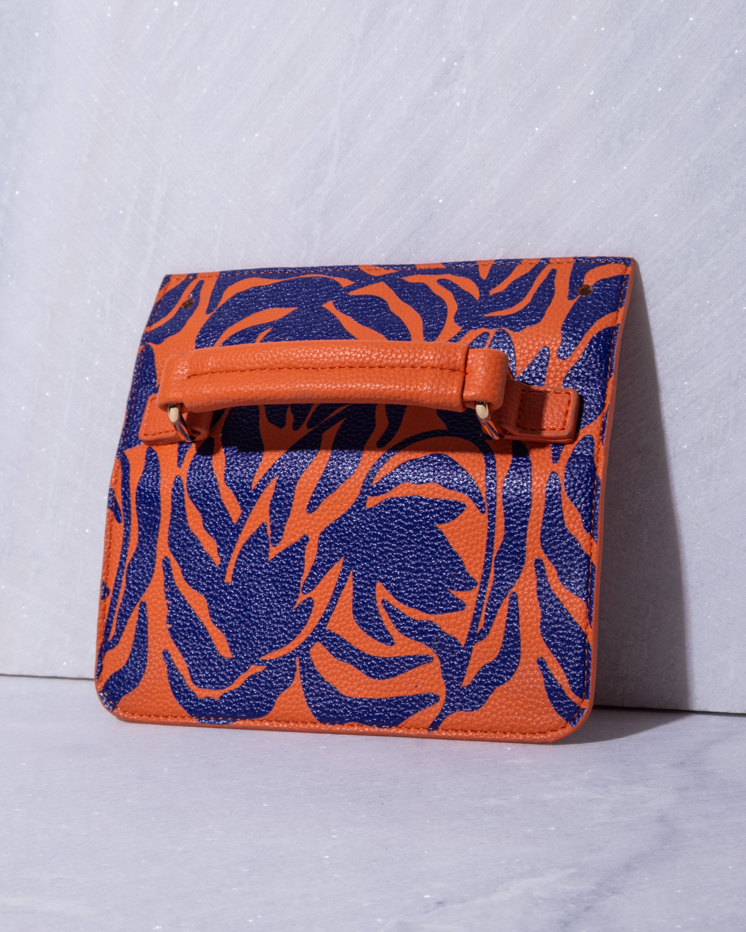 ABSTRACT BUNDLE BOX BAG