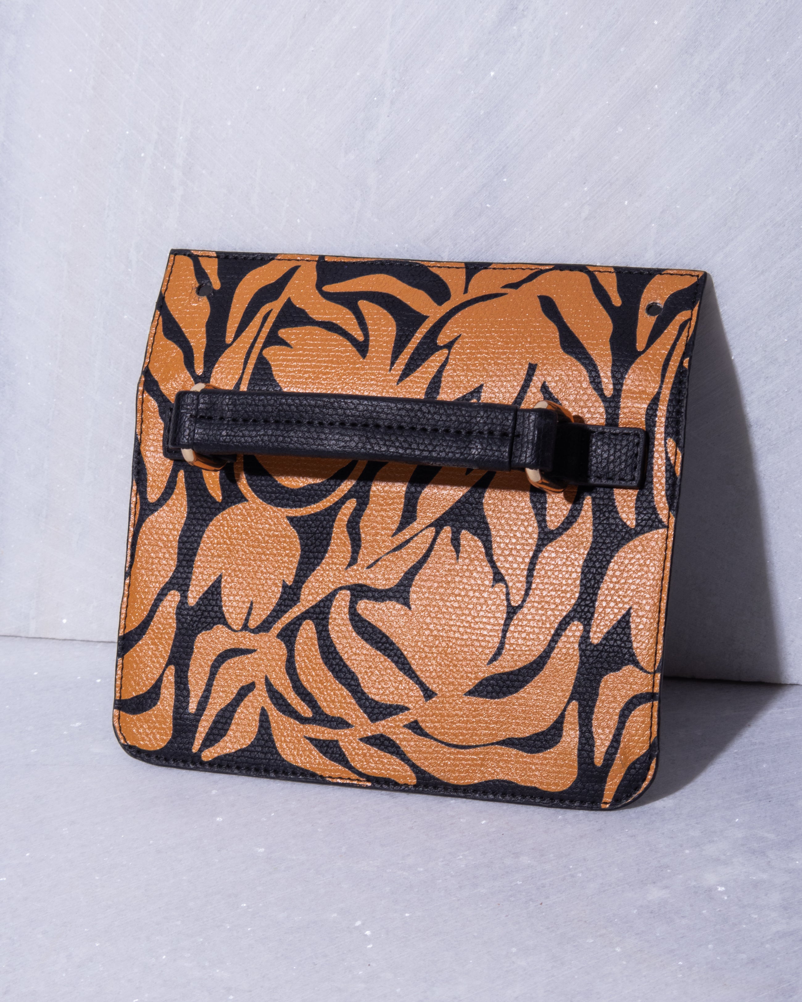 ABSTRACT BUNDLE BOX BAG