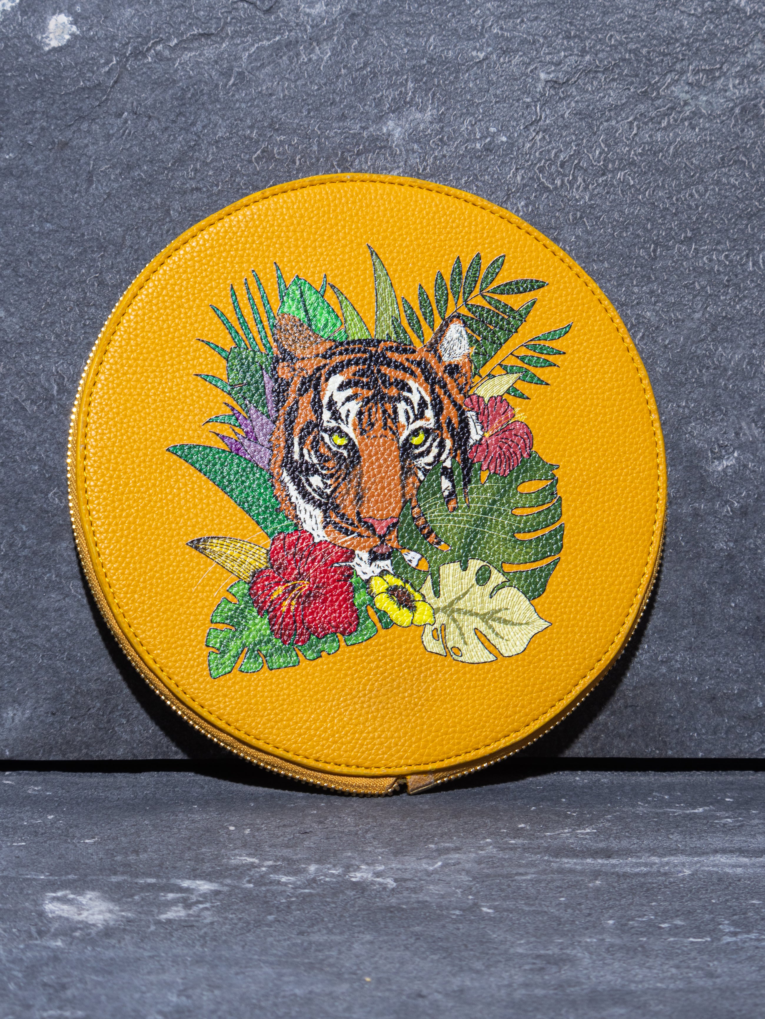 ANIMAL BUNDLE ROUND BAG