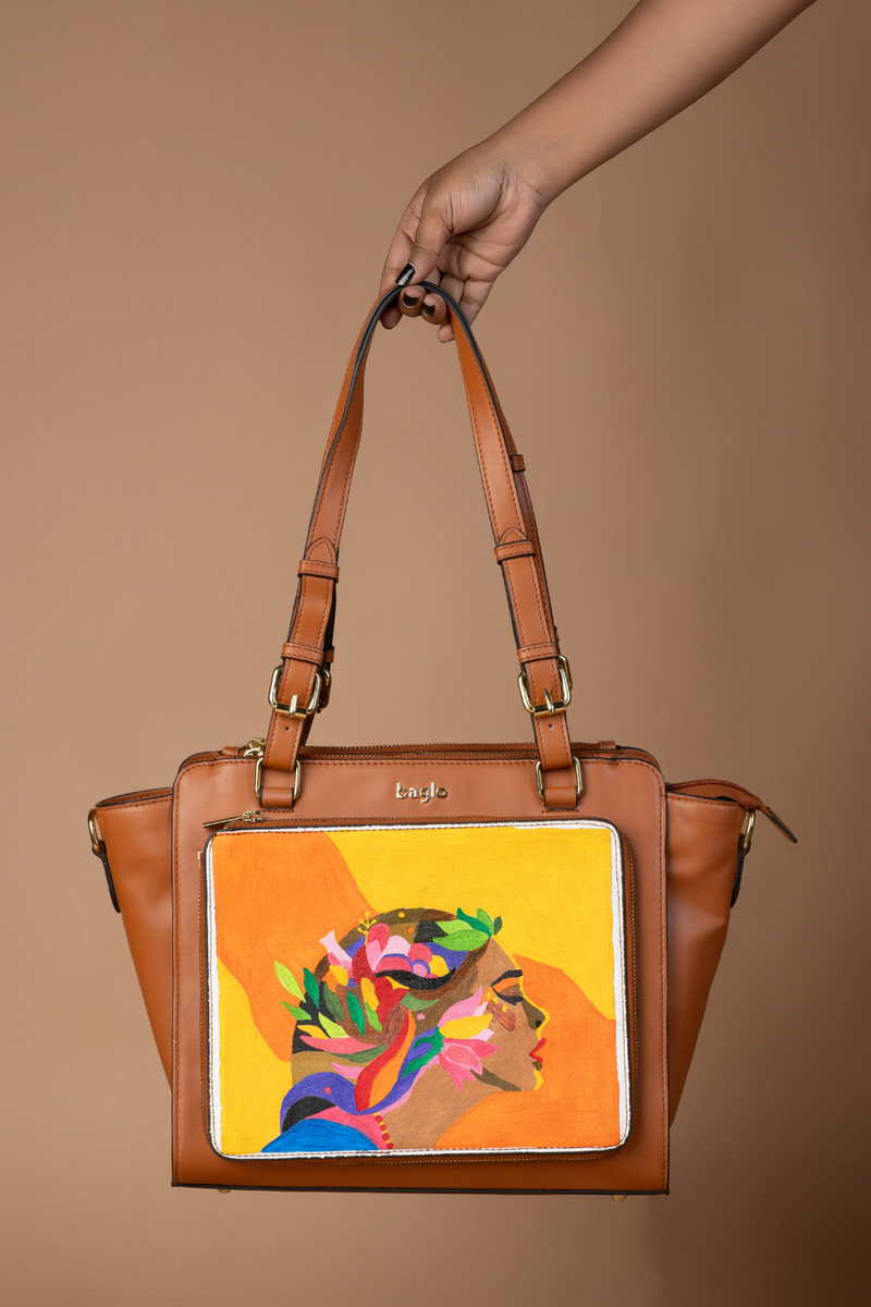 कला Tan (Line Art Face) Everyday Essential Shoulder Bag