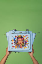 कला Powder Blue (Contemporary Blossom) Everyday Essential Shoulder Bag