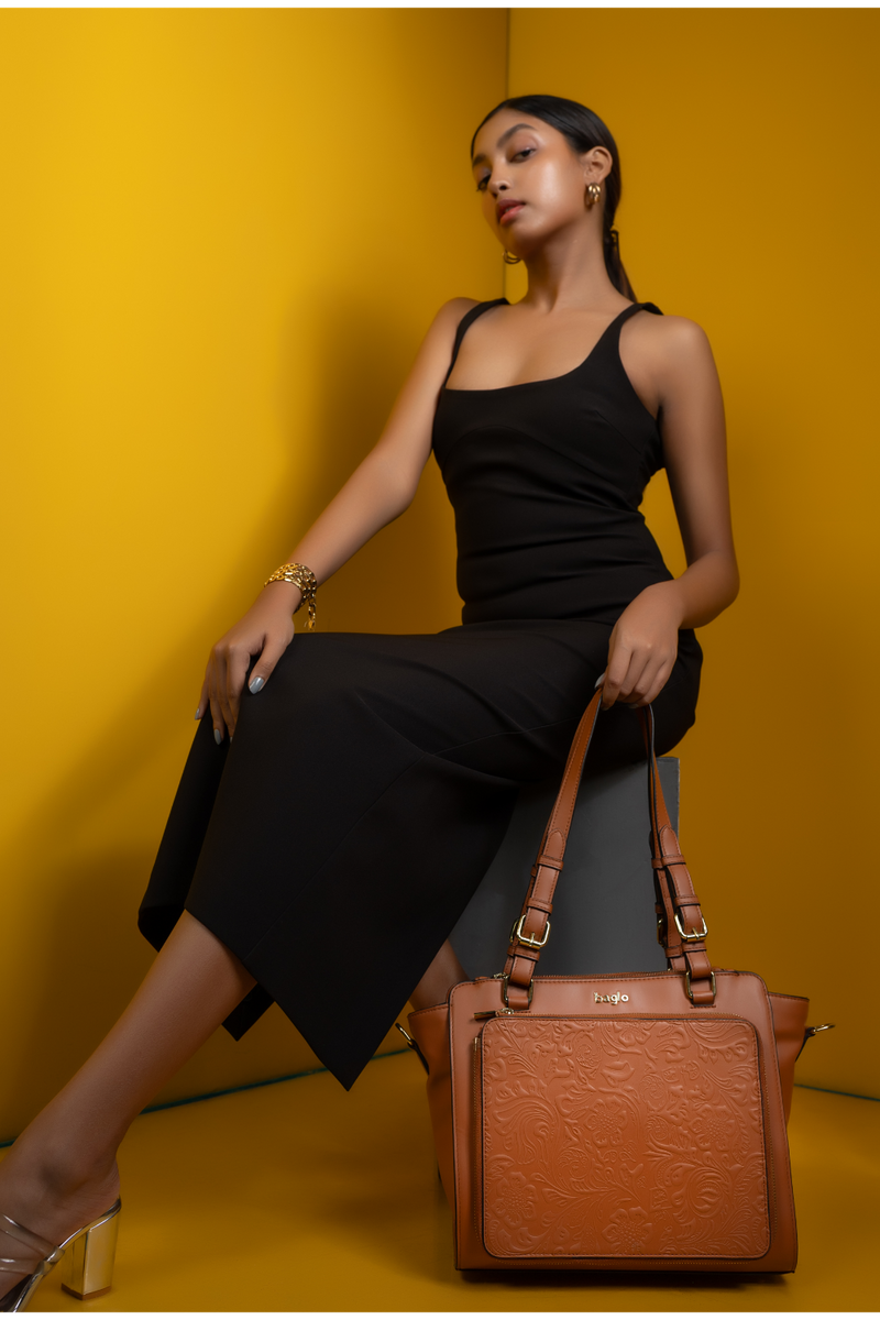 कला Tan (Contemporary Krishna) Everyday Essential Shoulder Bag