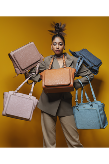 कला Tan (Line Art Face) Everyday Essential Shoulder Bag
