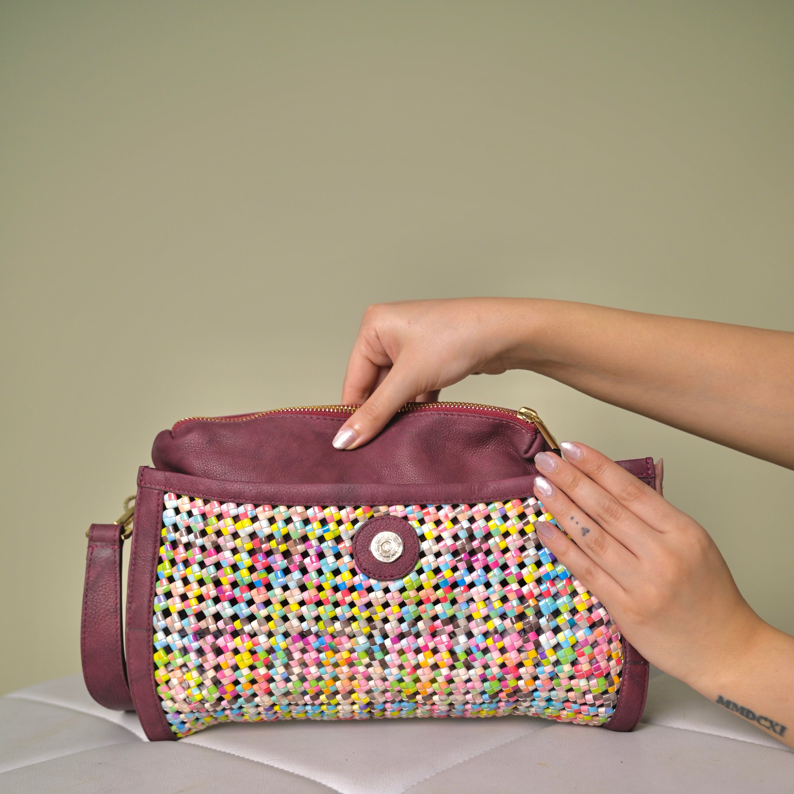 BUNASAA Hand-Woven Clutch Bag - Burgundy