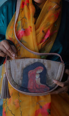 रसा Janani Half Moon Bag (HAND-PAINTED)